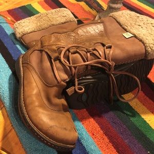 Brown leather snow boot.